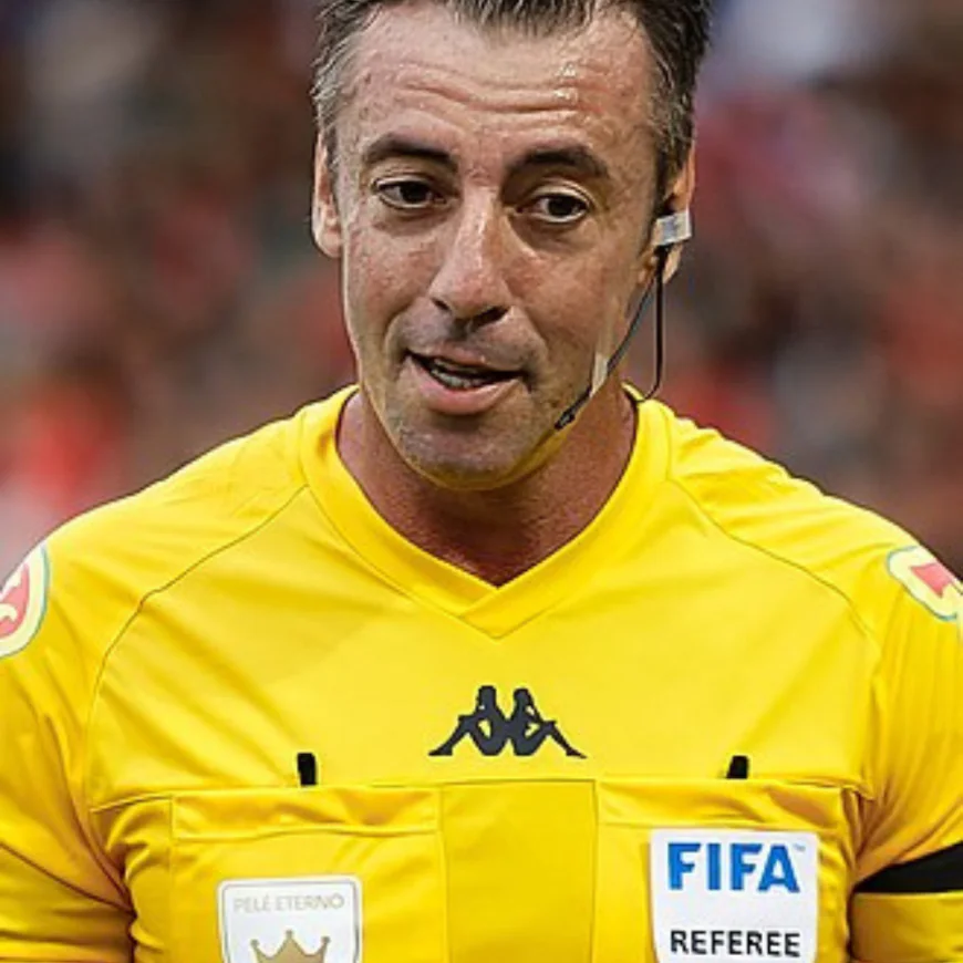 A Federação Paulista de Futebol (FPF) definiu nesta sexta-feira (14) os árbitros das finais do Campeonato Paulista 2025